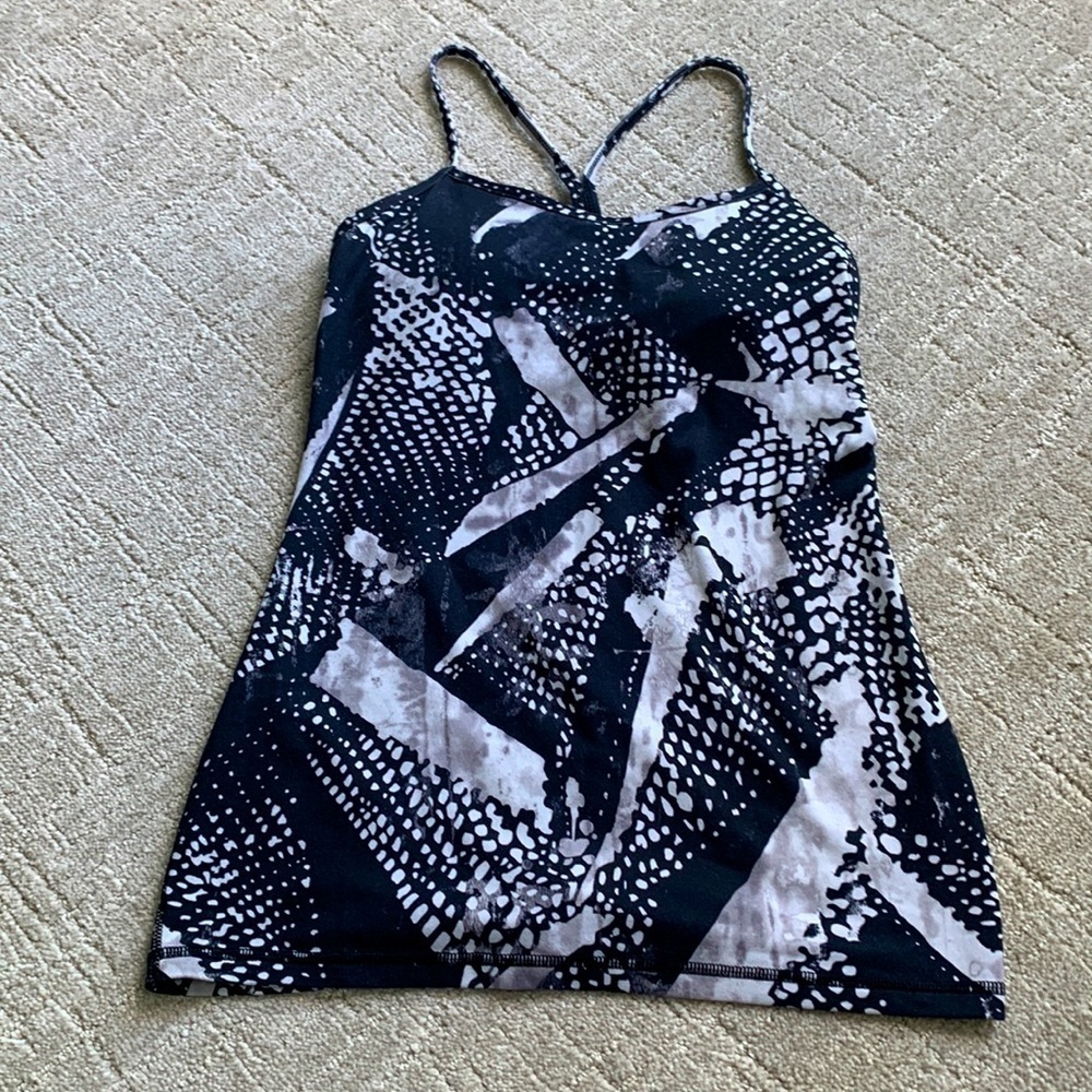 lululemon Power Y Abstract Black White Geometric Yoga Athletic Tank 6